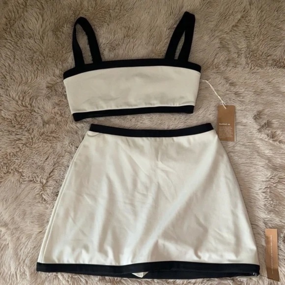 NWT S Reformation Adelina Active Set in White & Black - Picture 4 of 7